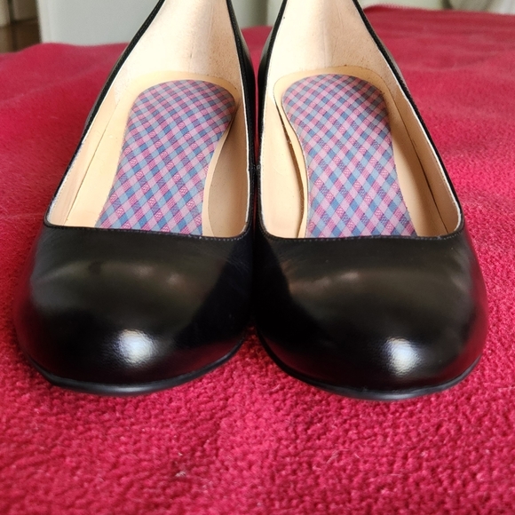 Cole Haan Black Leather Pumps - 8.5 - Picture 8 of 8